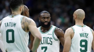 绿军助理GM：不知道布朗&amp;怀特的交易流言哪来的 我们不会交易他们