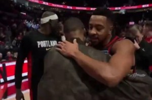 完美世界竞技平台官网下载-昔日开拓者双枪！麦科勒姆重回波特兰 赛后与利拉德拥抱致意