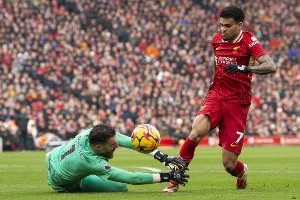 记者：利物浦拒绝就迪亚斯的转会与拜仁接触，他们一直表示不出售