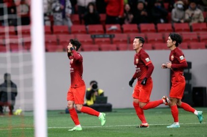 梅开二度捂耳庆祝回击质疑 武磊激情滑跪释放压力